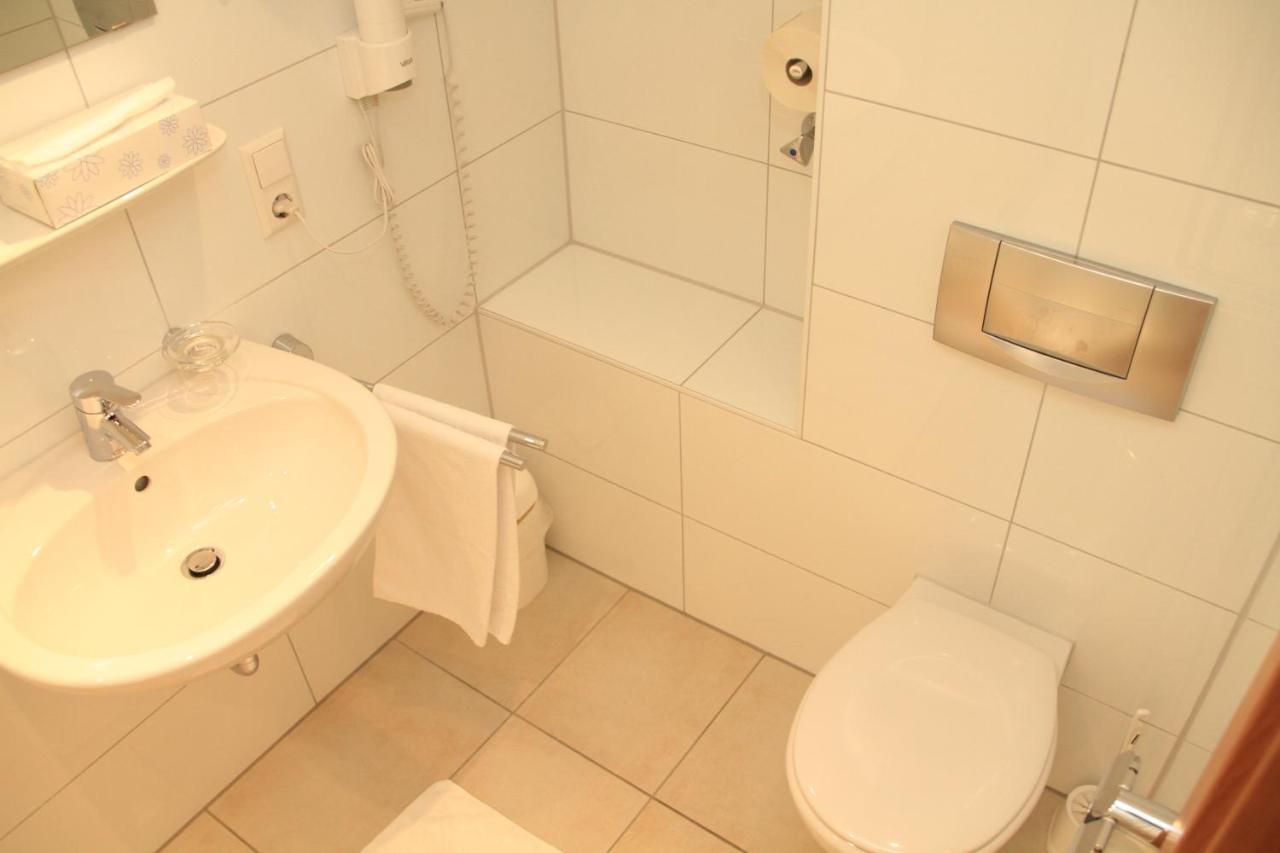 Hotel Garni Krone Geislingen an der Steige Bagian luar foto